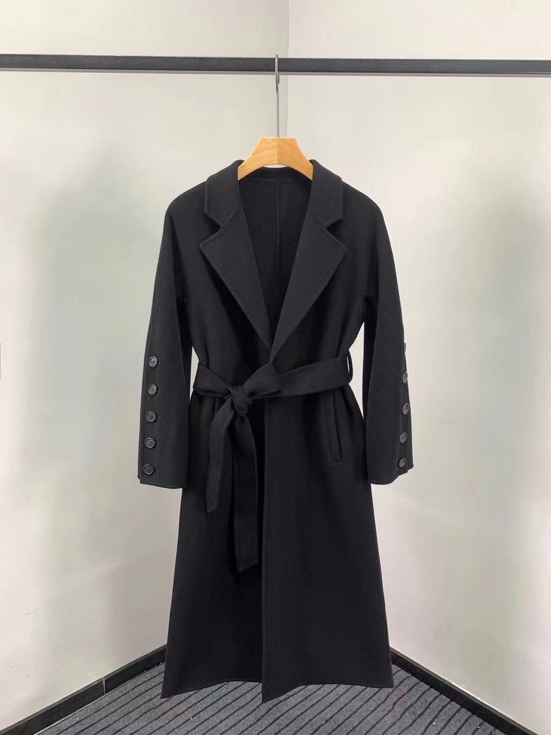 Autumn And Winter New High-End Fashion Trend Front Line Warm Cold, Wind And Freeze Men And Women With The Same Black Trench Coat