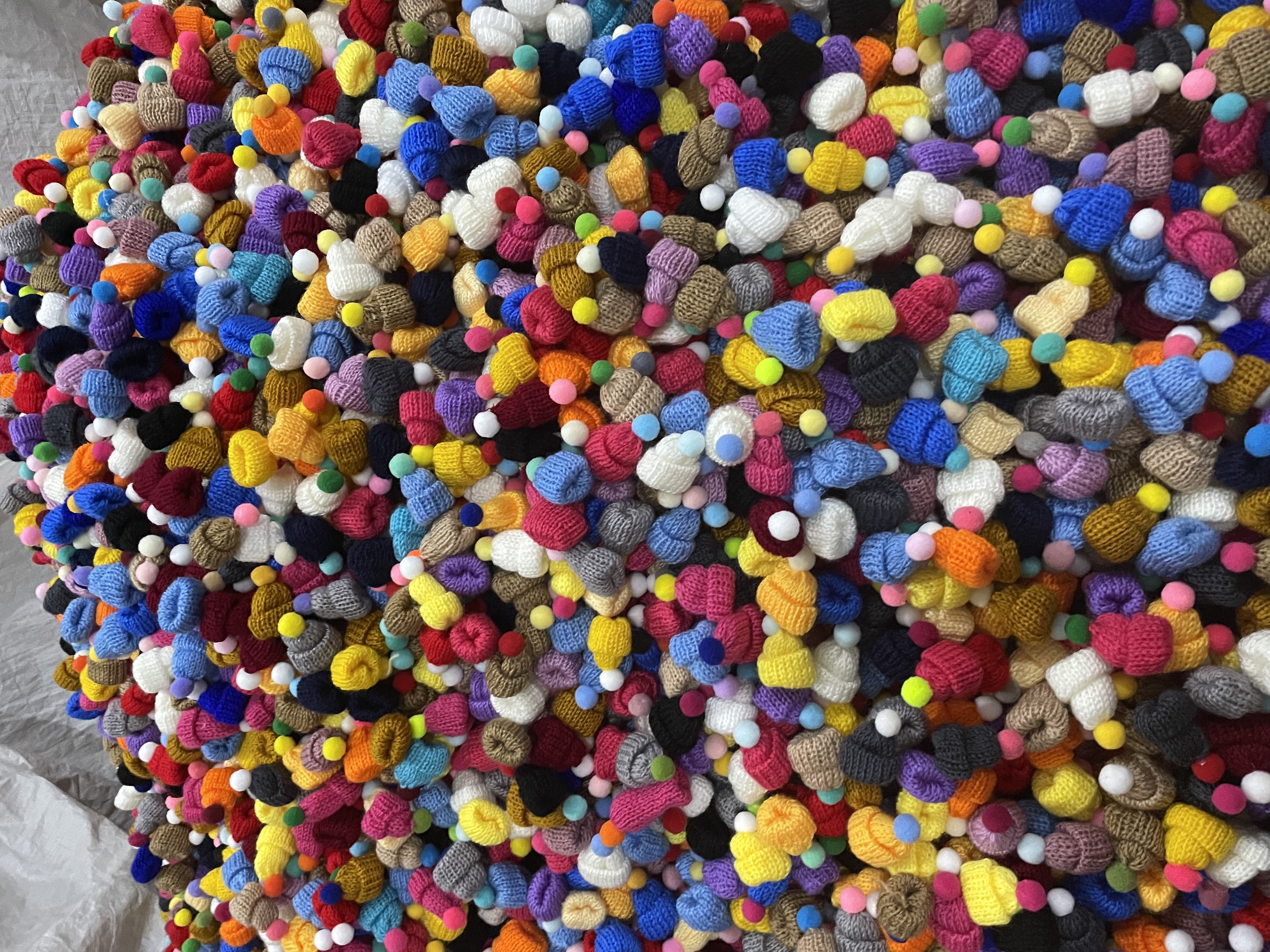 Mini knit cap multi-color display