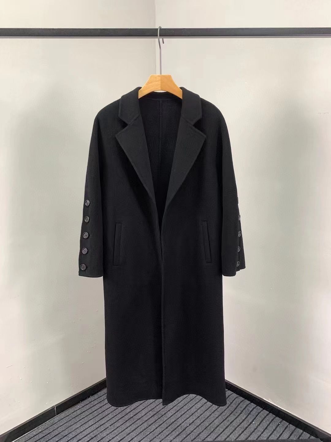 Autumn And Winter New High-End Fashion Trend Front Line Warm Cold, Wind And Freeze Men And Women With The Same Black Trench Coat Specification drawing