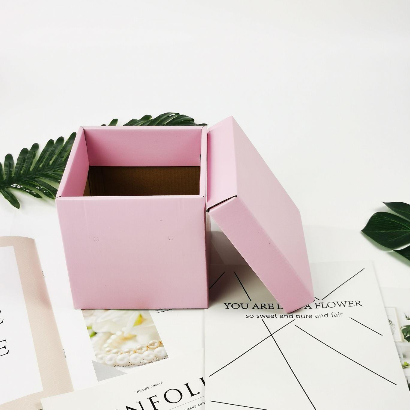 Pink square corrugated box, gift box, wedding candy box, snack box, present box, storage box, birthday gift box Application Scenario