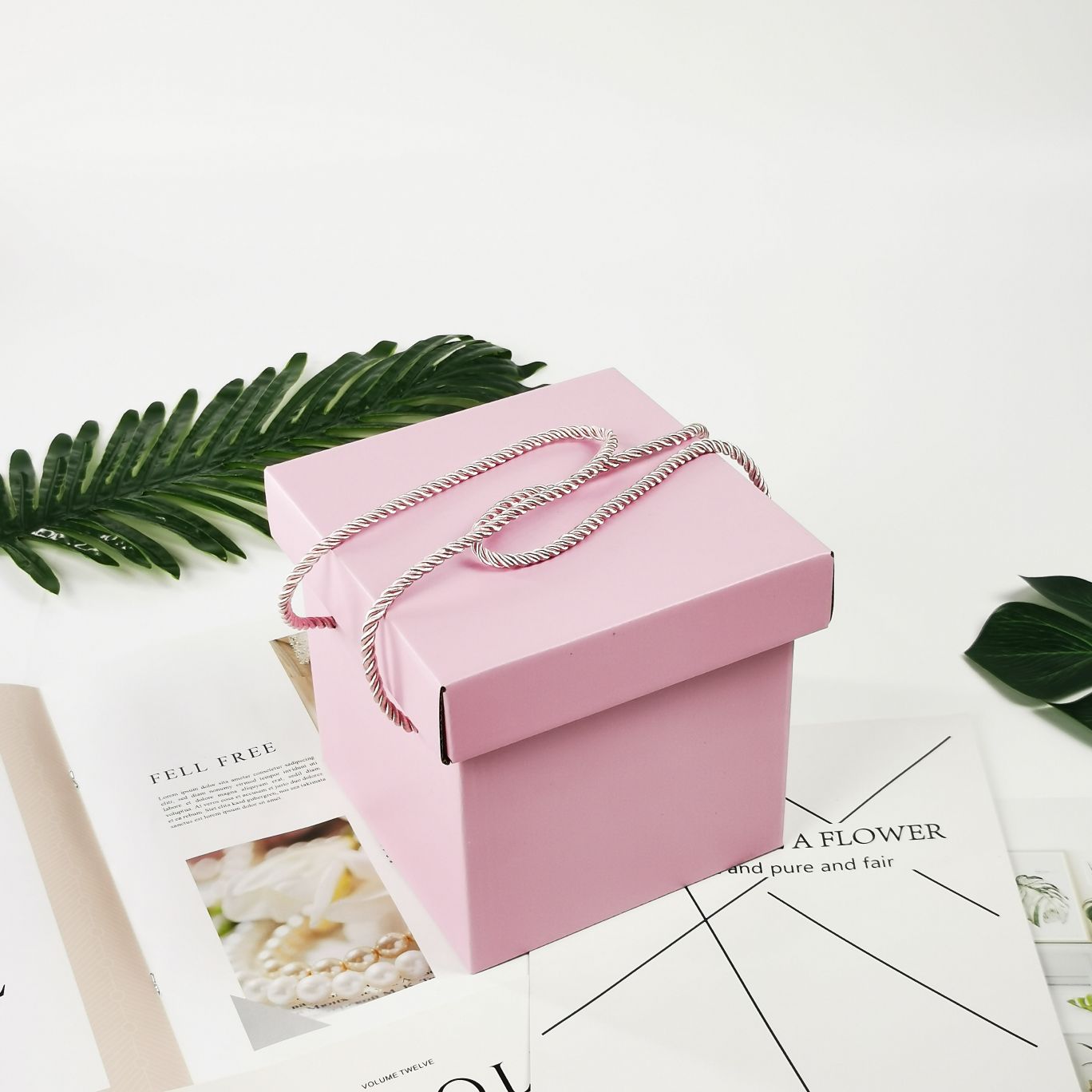 Pink square corrugated box, gift box, wedding candy box, snack box, present box, storage box, birthday gift box details Picture