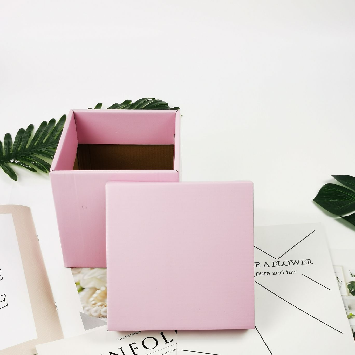Pink square corrugated box, gift box, wedding candy box, snack box, present box, storage box, birthday gift box details Picture