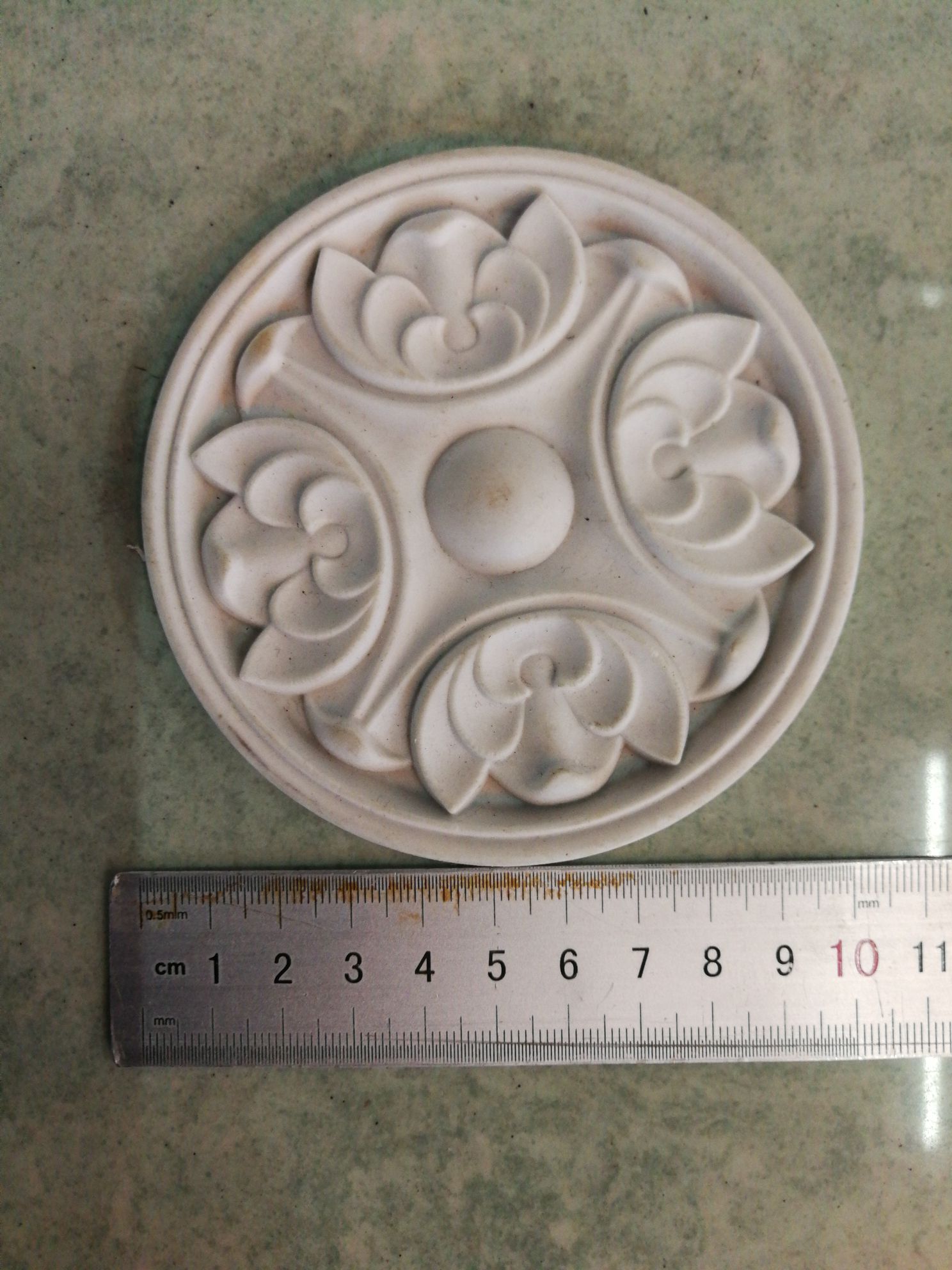 Furniture accessories decorated with soft flowers, European decorative solid wood carving panel, the surface is smooth and clear, a strong sense of collective. Solid wood is beautiful. The size can be customized by the guest. thumbnail