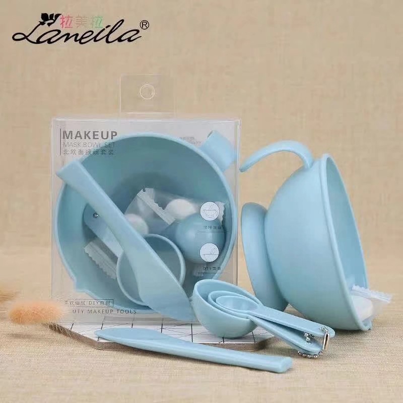 Put The Mask Powder, Essence, Etc. Into The Mask Bowl, And Mix The Mask Ingredients Well With The Noodle Stick details Picture