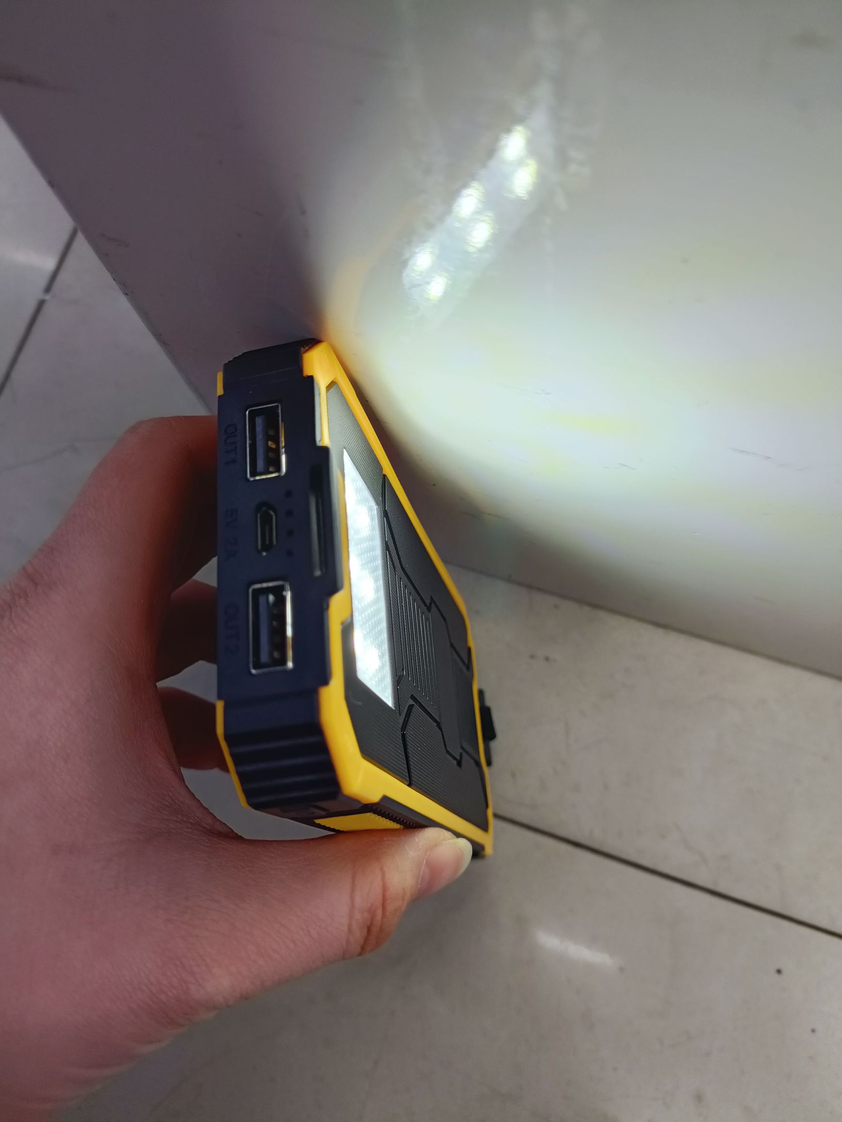 Solar ultra-thin mobile power supply 20000mah with light charging bank details Picture