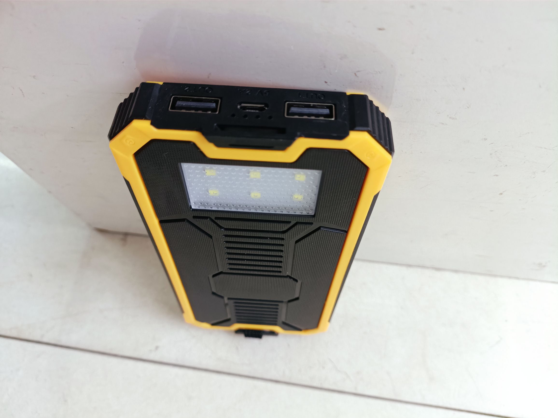 Solar ultra-thin mobile power supply 20000mah with light charging bank Specification drawing