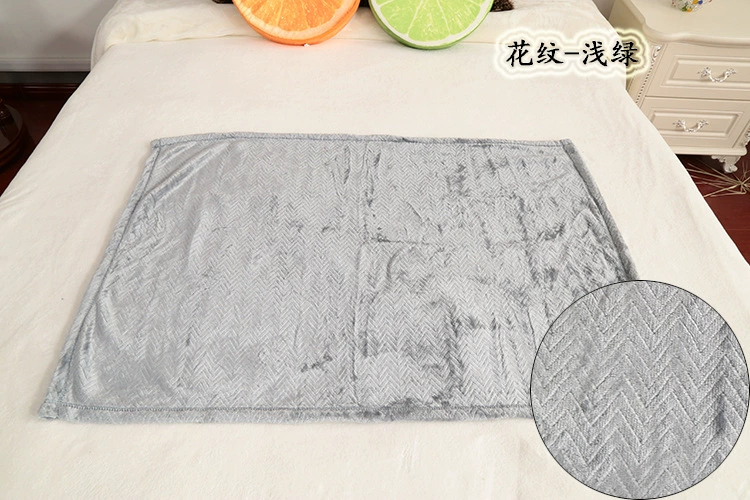 Factory Direct Sales Solid Color Flannel Office Nap Blanket Autumn And Winter Air Conditioning Blanket Knee Blanket Application Scenario