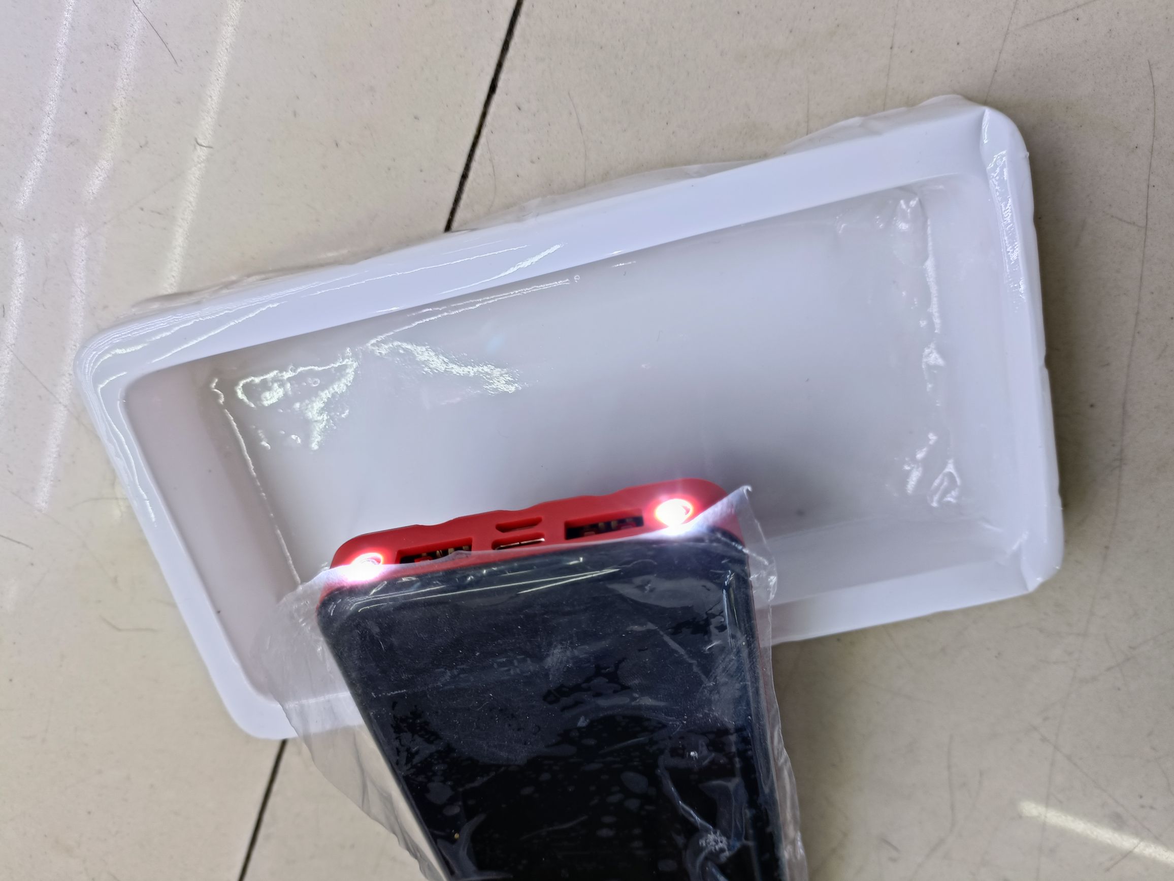 Digital display thin mirror charger 10000 MA detachable cable three wire with light mobile power supply Application Scenario