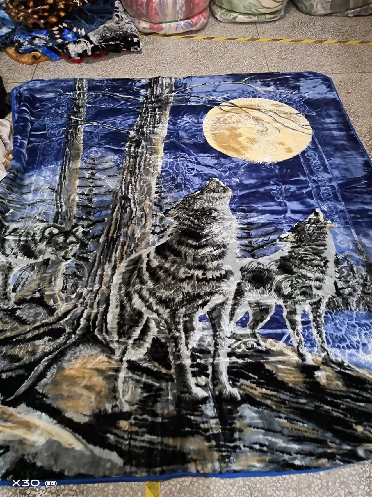 Warp Knitted Super Soft Single Animal Blanket Application Scenario