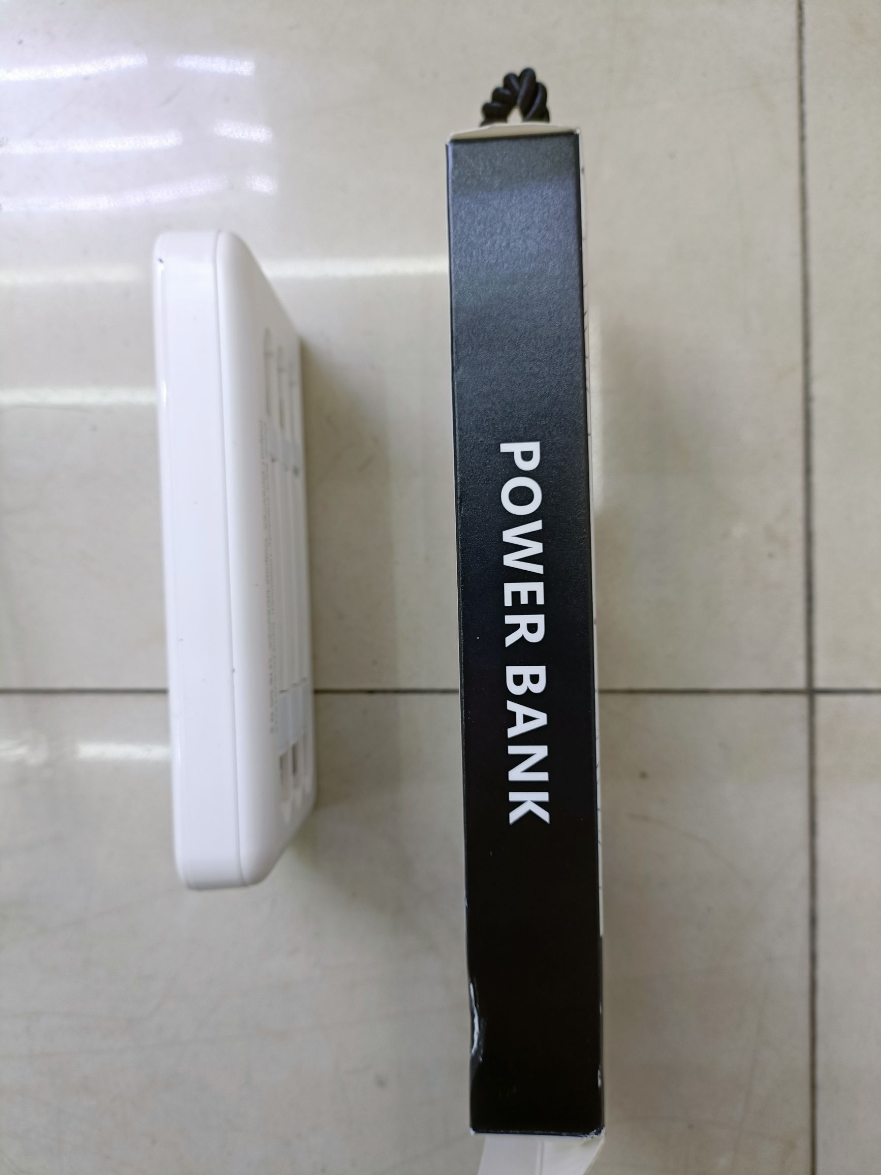 Removable three-wire charging bank mobile power supply Item Picture