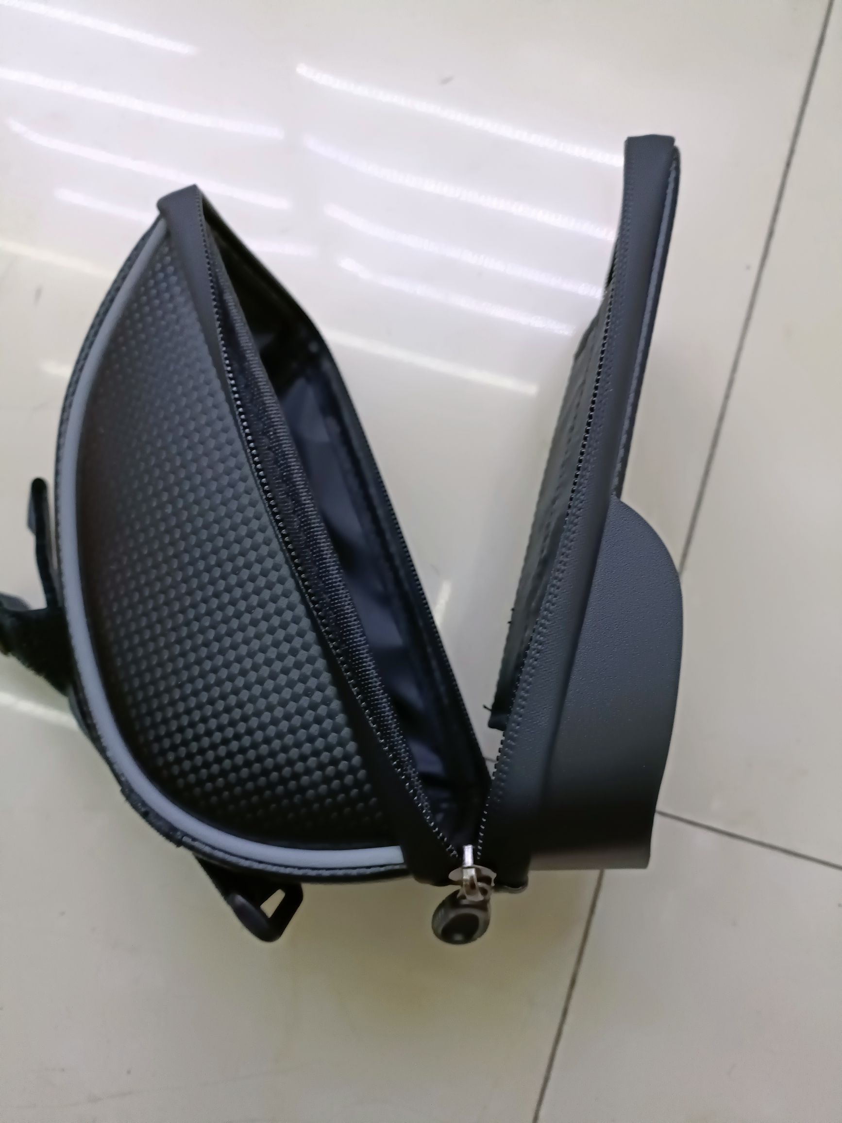 Bike storage bag Model A Application Scenario