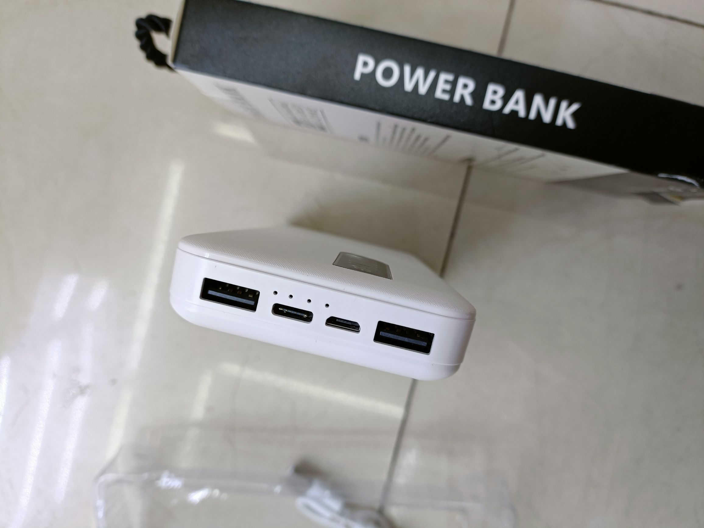 Removable three-wire charging bank mobile power supply Application Scenario