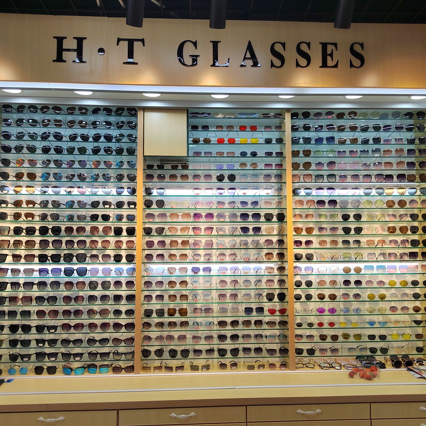 Huitong Glasses Co., Ltd. offers sunglasses, reading glasses, optical glasses and children's glasses describe pic - 2