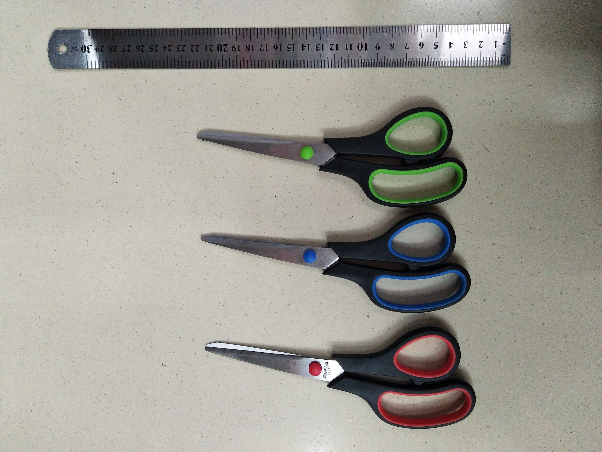 Office scissors, office and educational scissors, rubber and plastic 7.5-inch scissors, black handle and red ring scissors Specification drawing