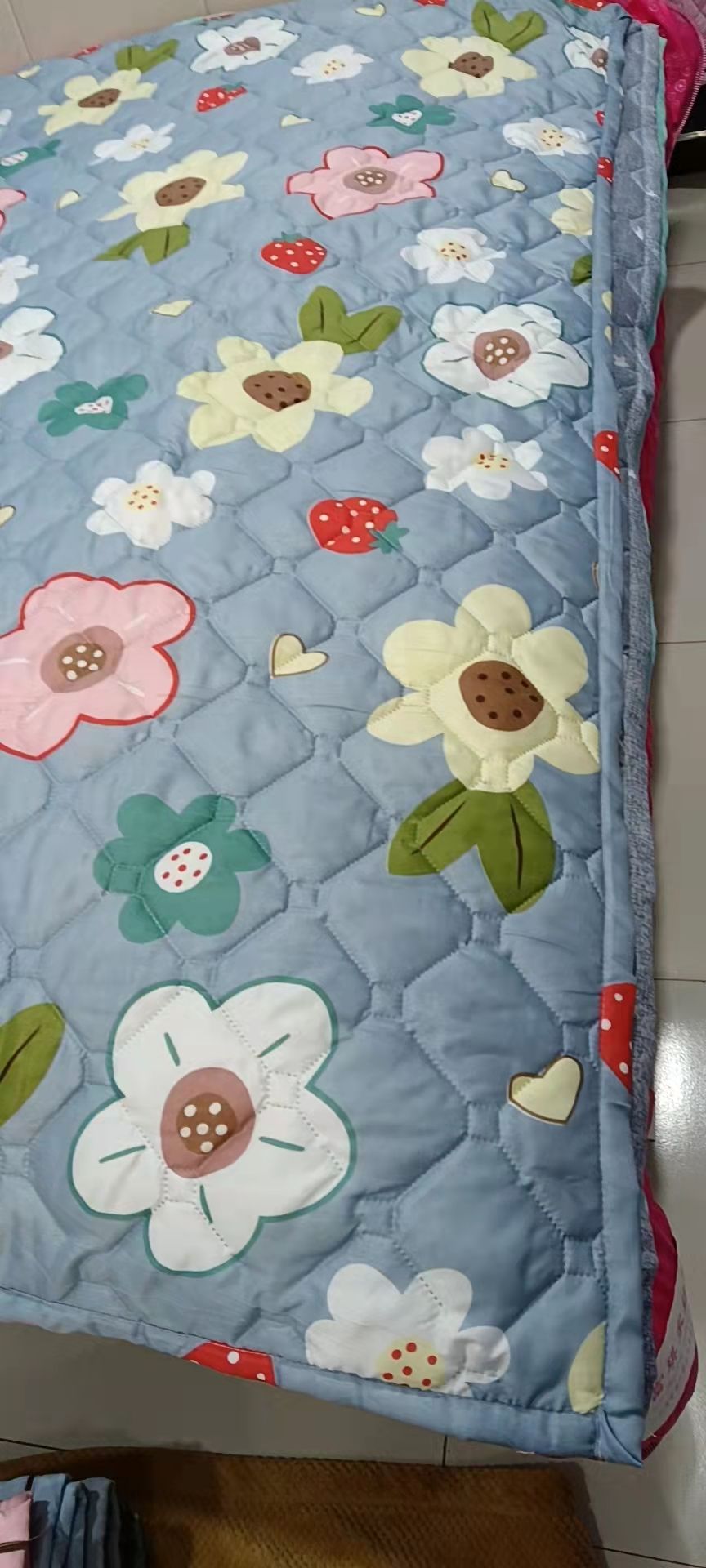 Skin Friendly Hot Flower Summer Cooling Quilt details Picture
