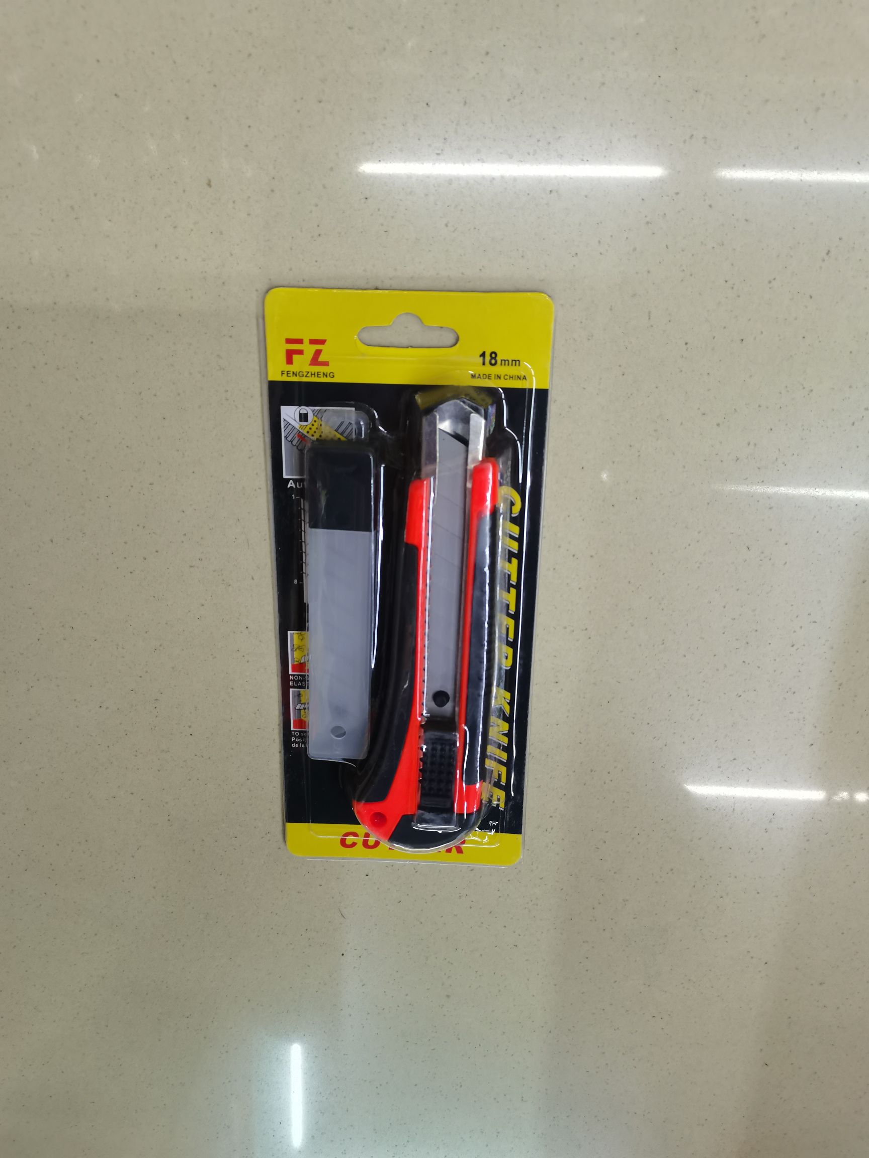 Utility knife set AD2087 Utility knife, woodworking knife, wallpaper knife, 18mm utility knife Application Scenario