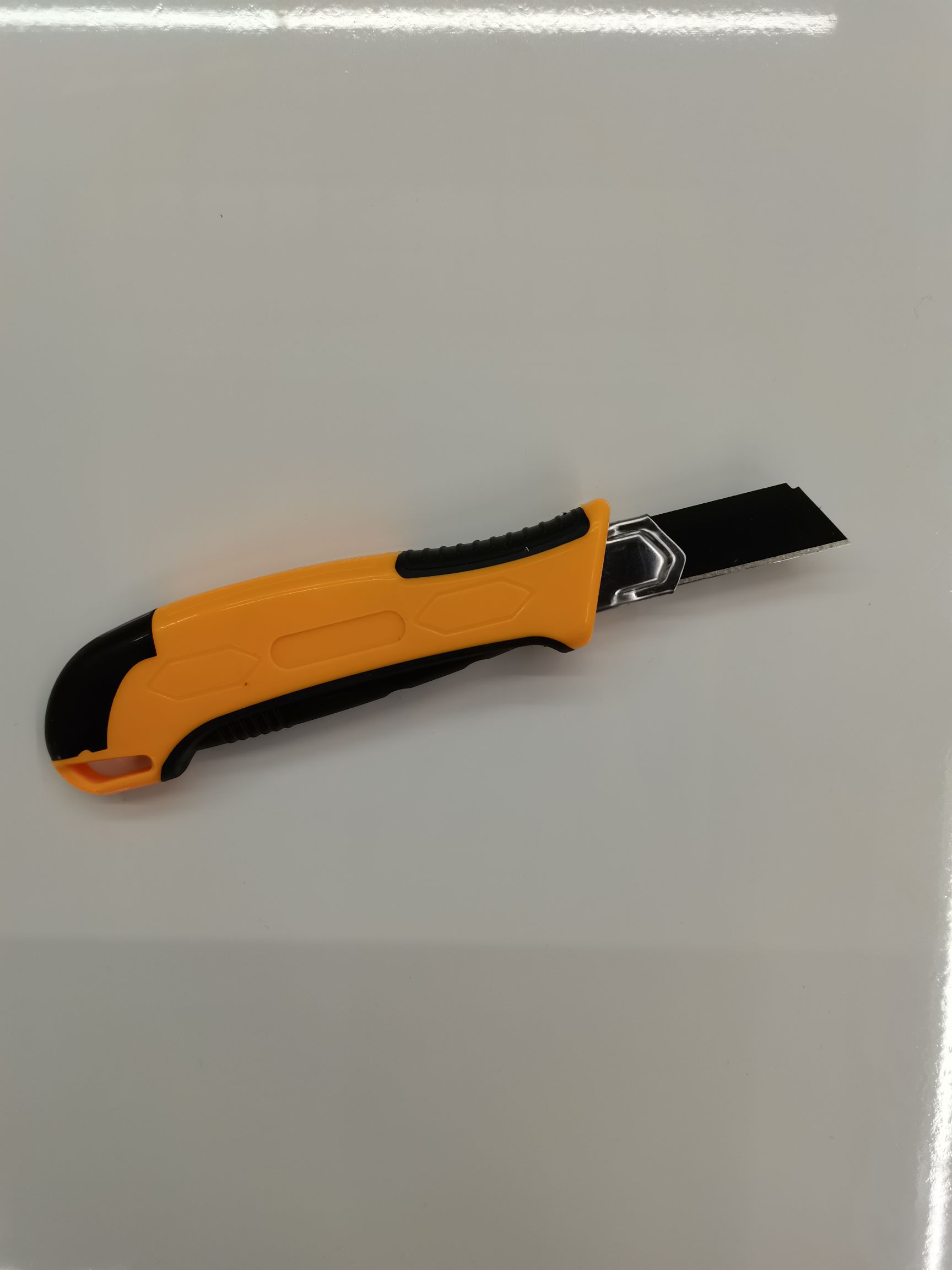 Scissors, scissors, utility knives, woodworking knives, wallpaper knives, paper cutters, hardware tools, hardware tools, letter openers undefined