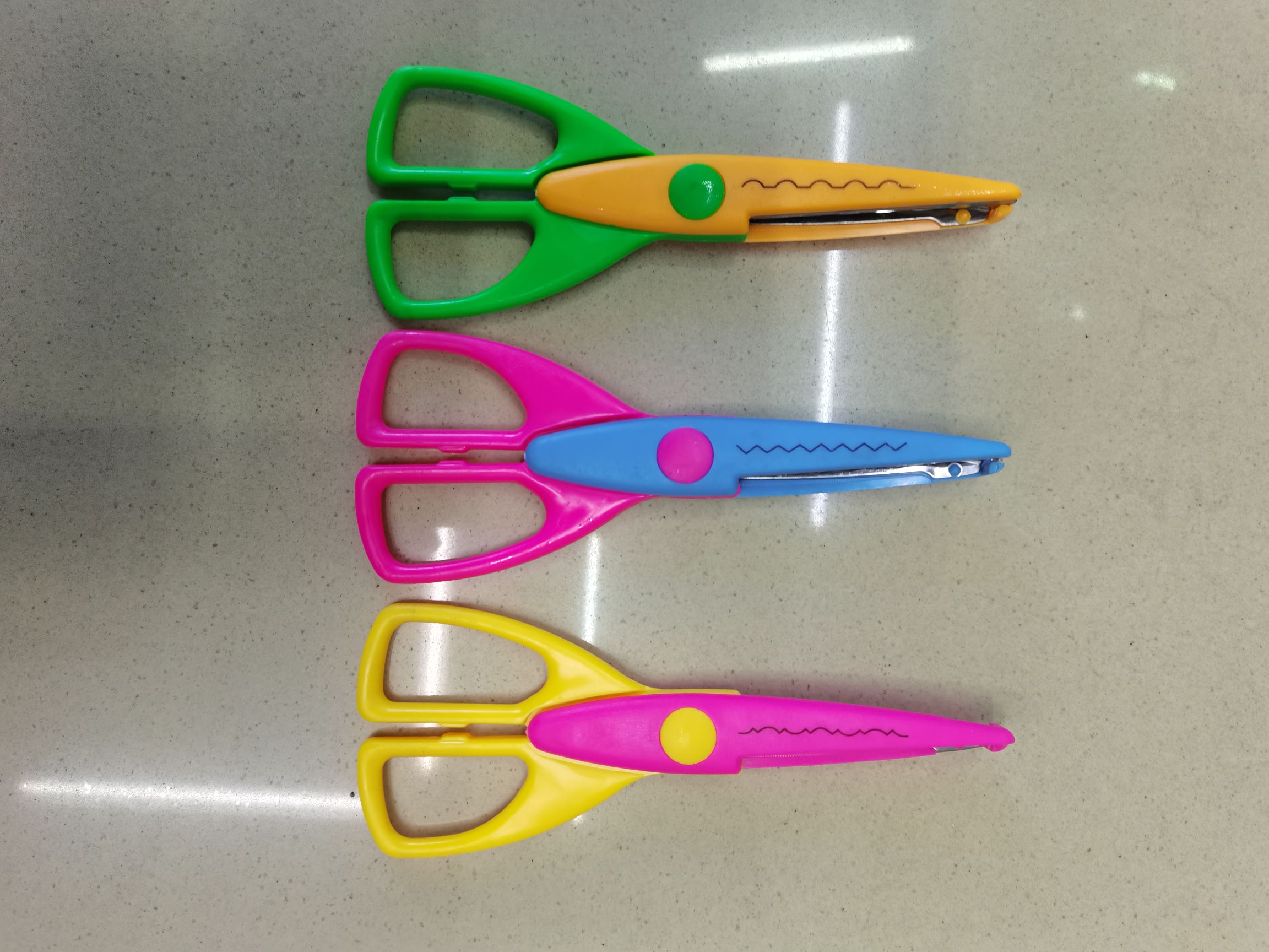 Lace scissors, office and educational stationery scissors, student scissors details Picture