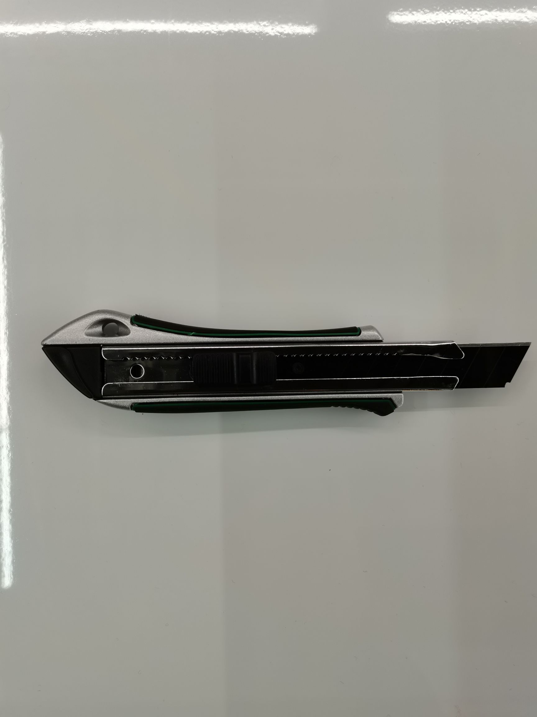 Utility knife, paper cutter, wallpaper cutter, hardware tools, hardware knives, aluminum alloy utility knife full figure