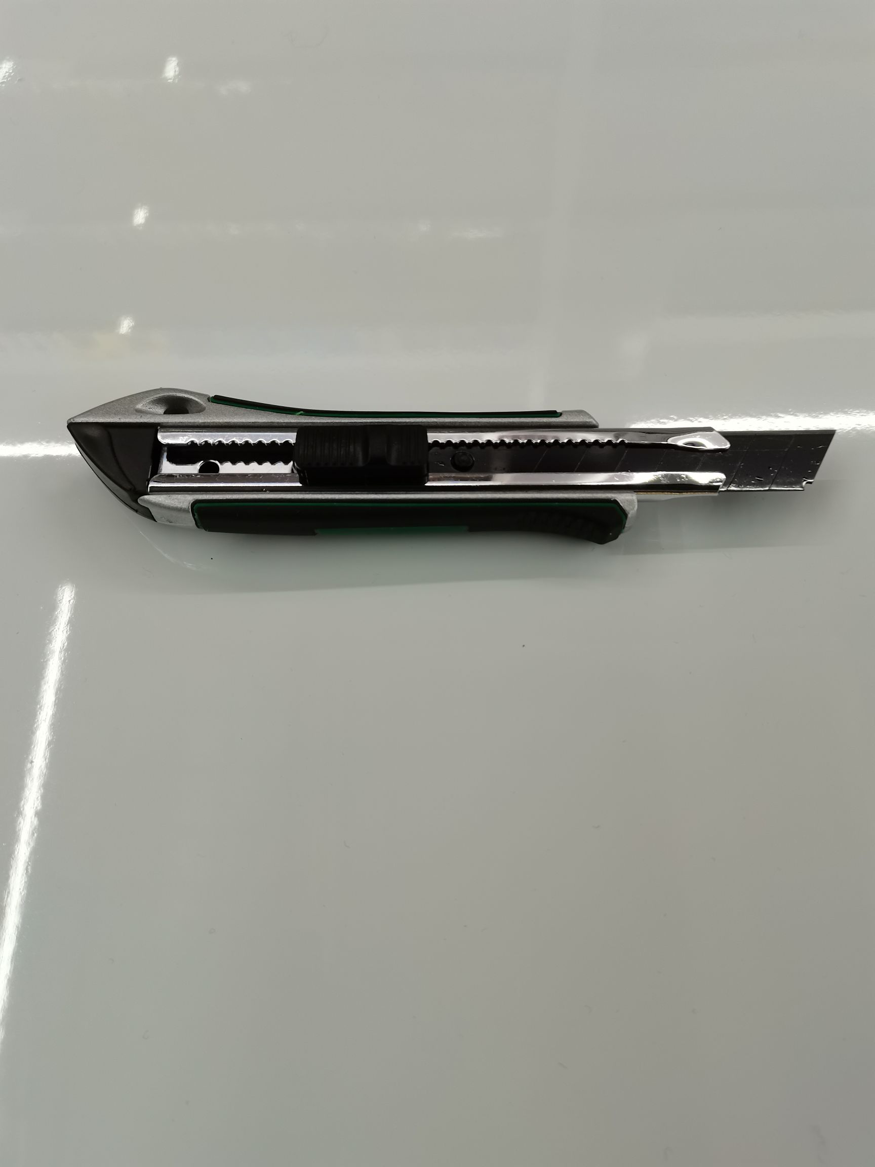 Utility knife, paper cutter, wallpaper cutter, hardware tools, hardware knives, aluminum alloy utility knife Specification drawing