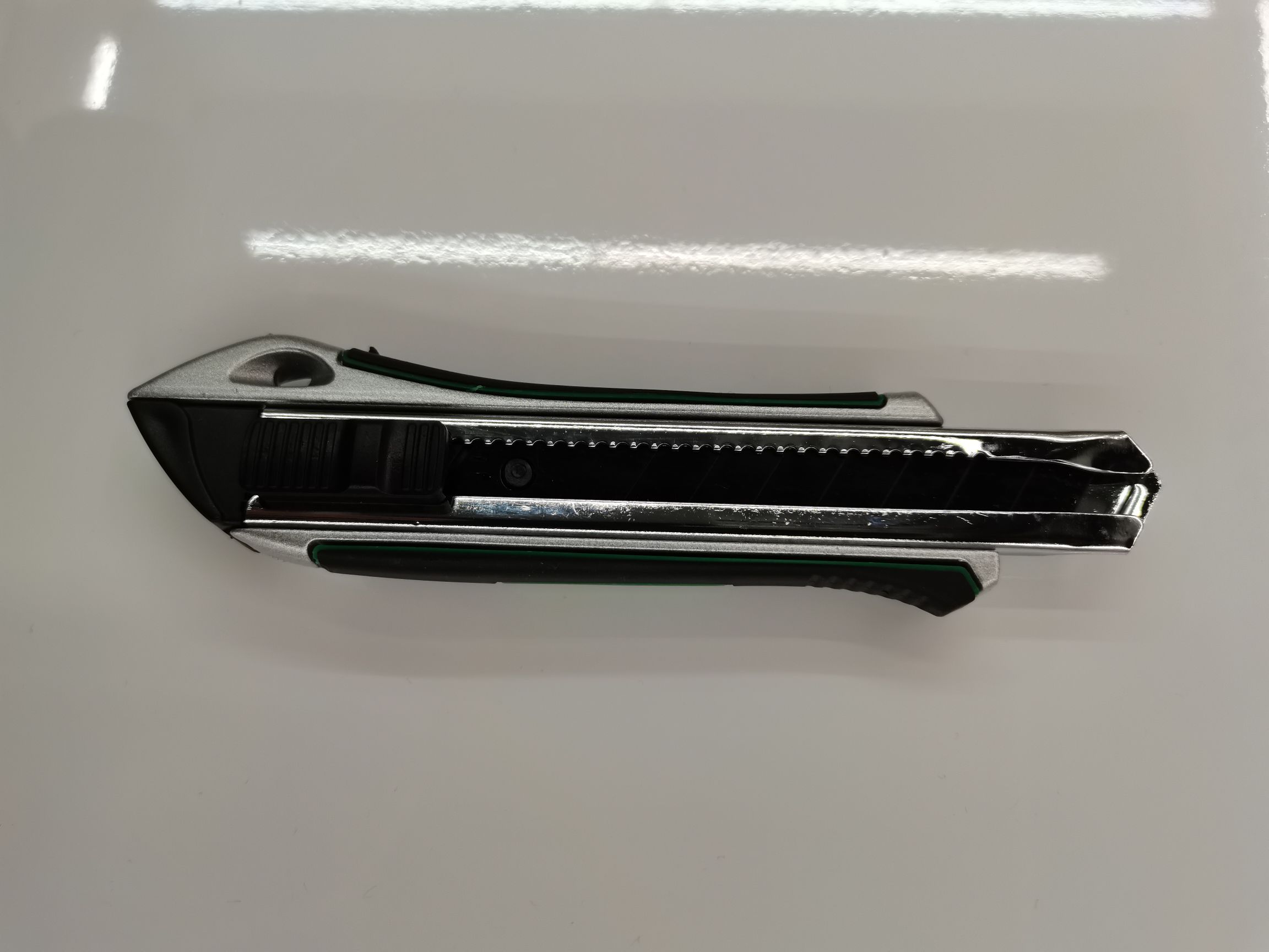Utility knife, paper cutter, wallpaper cutter, hardware tools, hardware knives, aluminum alloy utility knife undefined