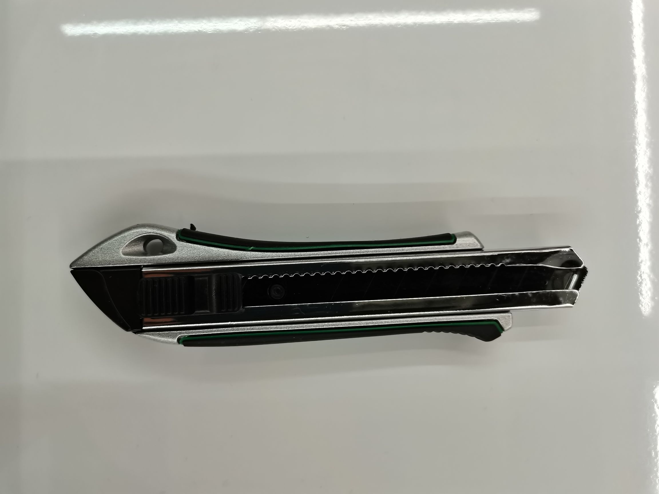 Utility knife, paper cutter, wallpaper cutter, hardware tools, hardware knives, aluminum alloy utility knife undefined