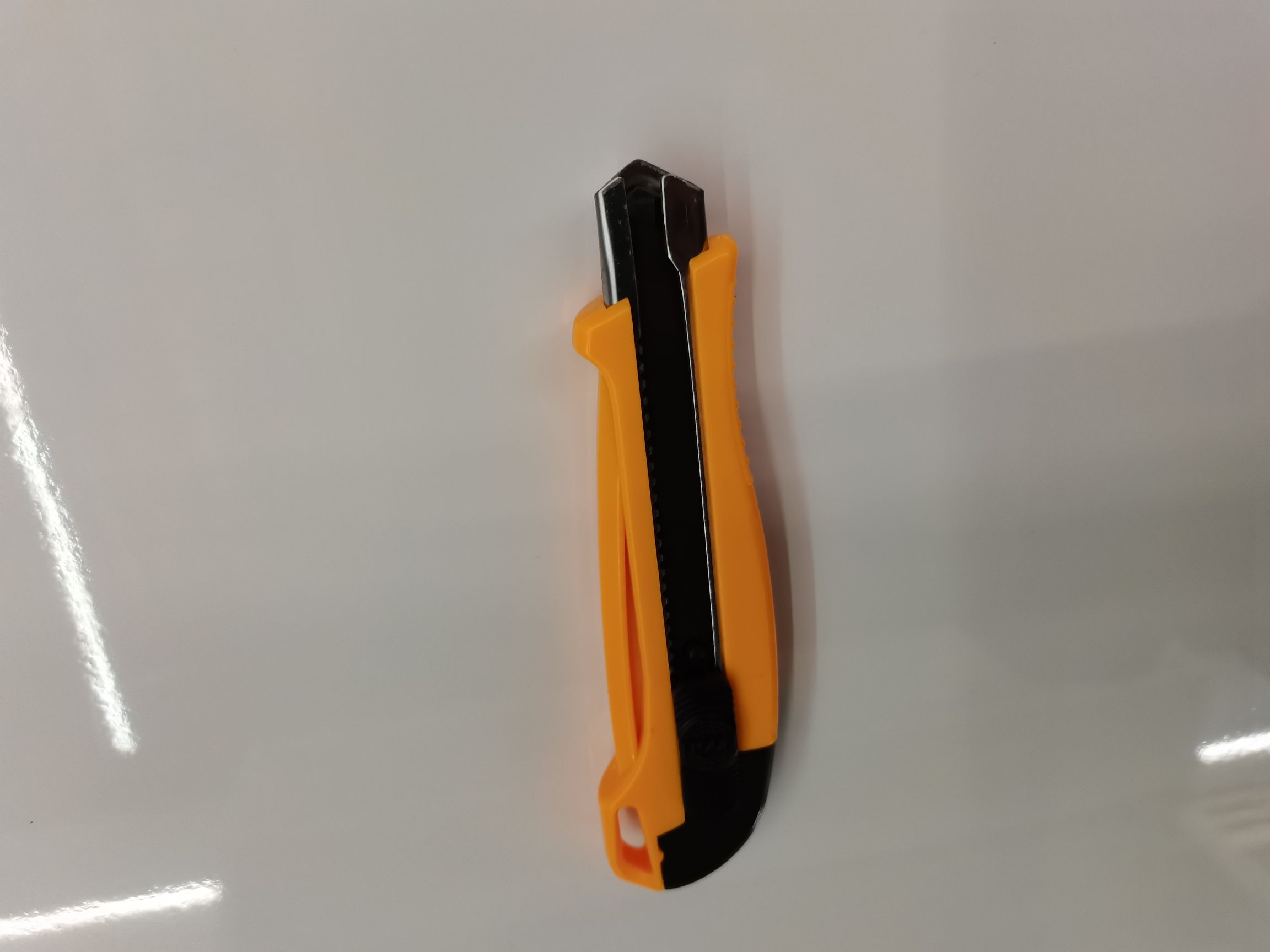 Utility knife, paper cutting knife, woodworking knife, wallpaper knife, hardware knife, hardware tools, 1.8cm blade, utility knife Application Scenario