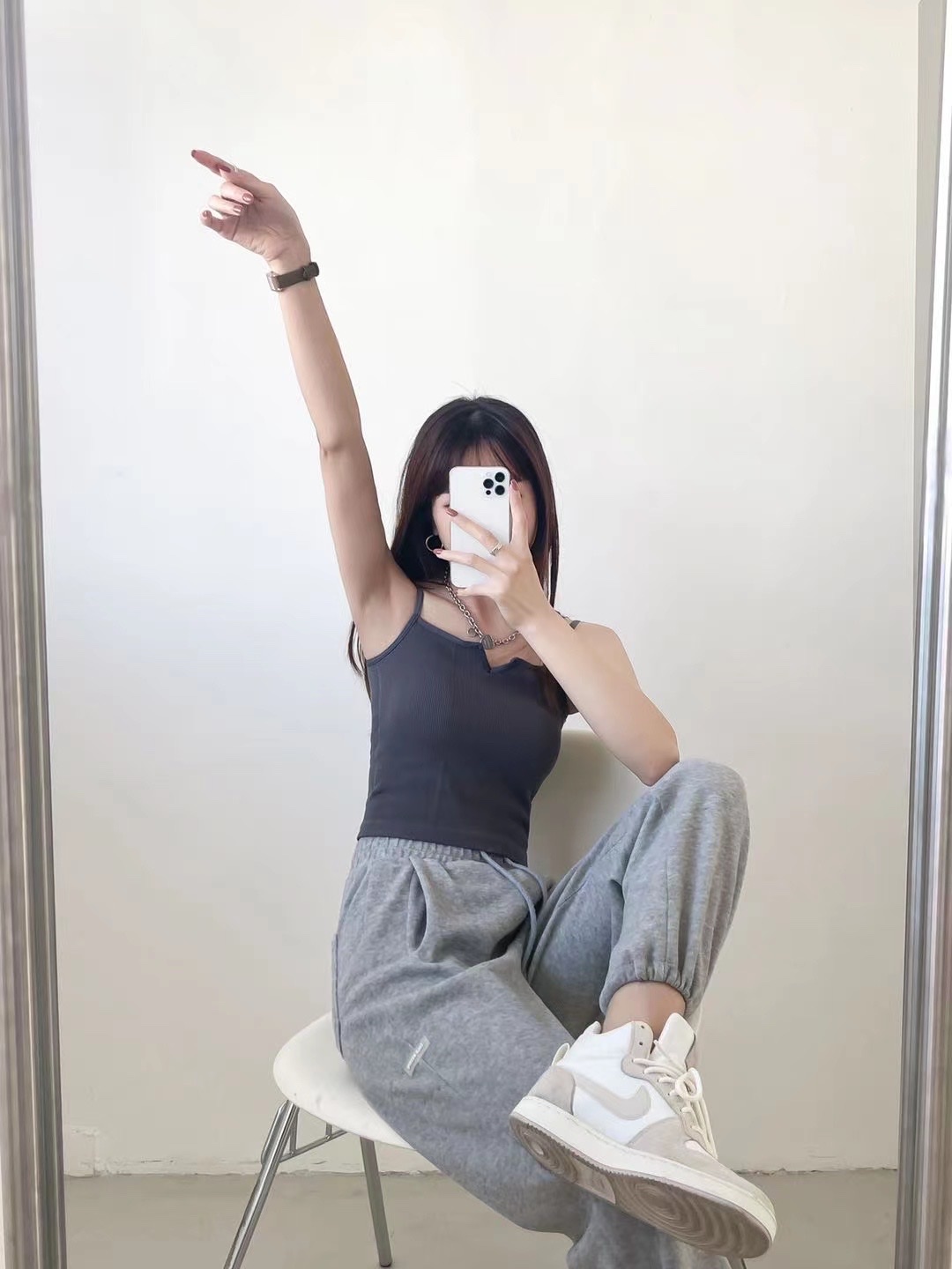 Instagram spice girl wind short style small sling female 2022 students new small V collar crop navel show thin pure color inside the back heart tide Specification drawing