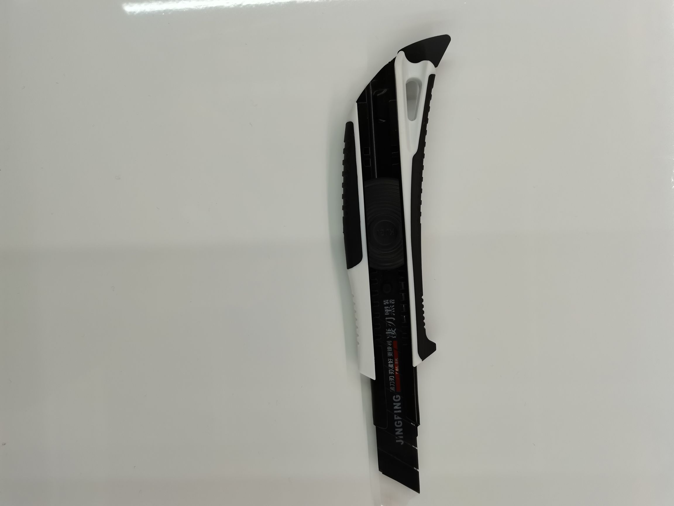 Utility knives, woodworking knives, paper cutters, wallpaper knives, hardware tools, hardware knives and scissors Specification drawing