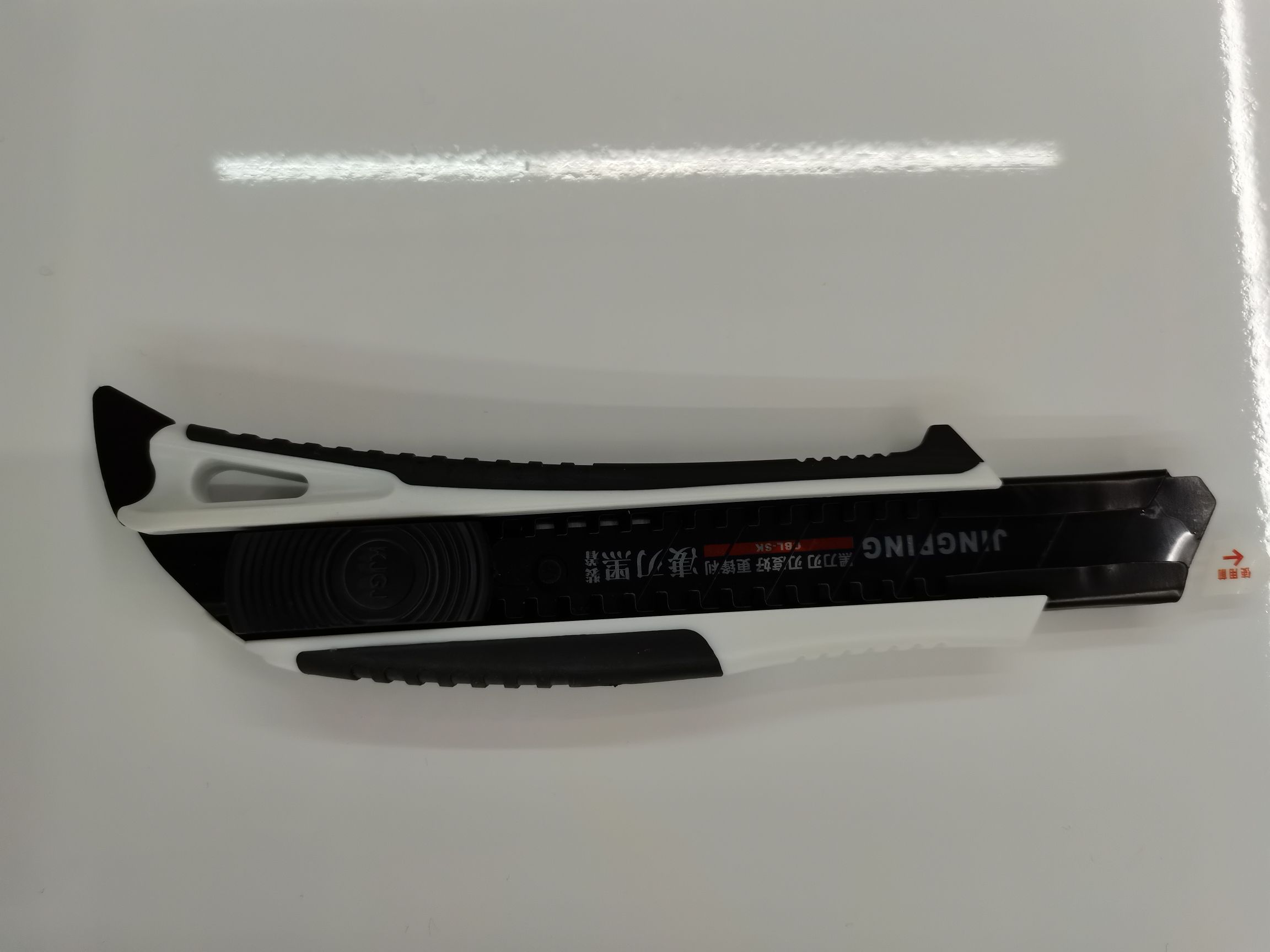Utility knives, woodworking knives, paper cutters, wallpaper knives, hardware tools, hardware knives and scissors full figure