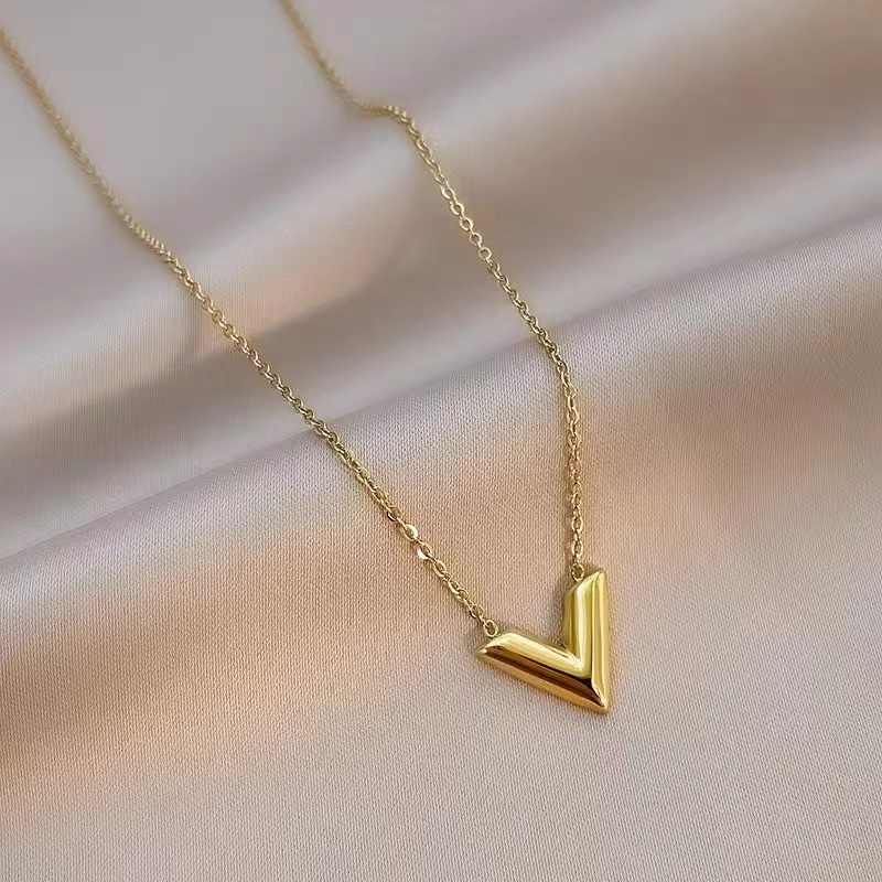 V-necklace