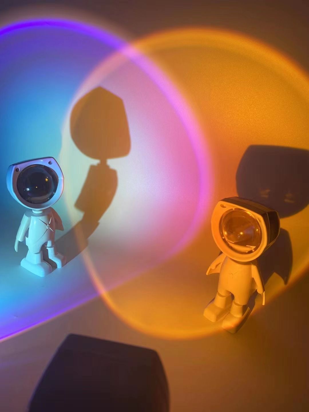 Exploding astronaut sunset light astronaut projection light broadcast light photographic light sunset light supplement light