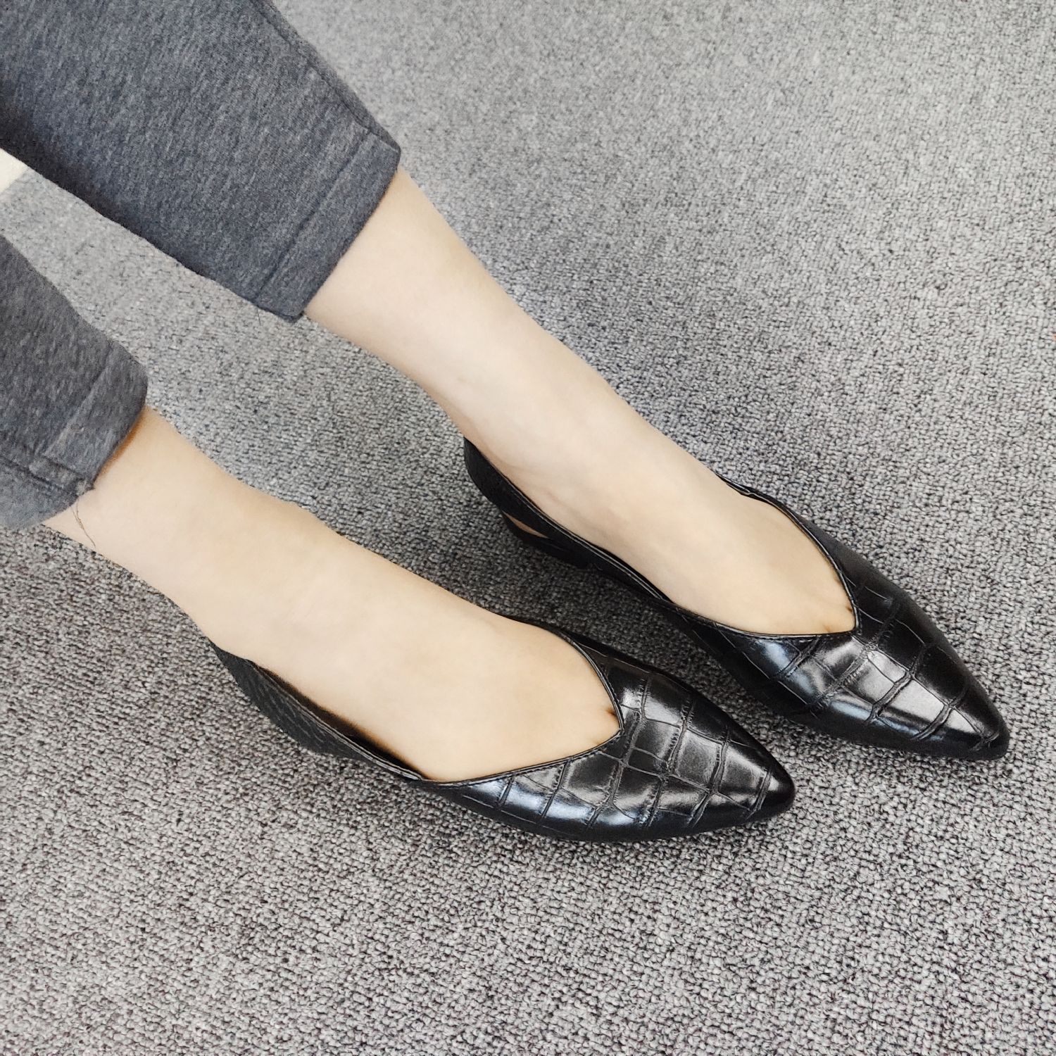 2023 New Style Women's Flat Single Shoes, Fashionable Pointed Crocodile Pattern Sandals, Dubai Edition Banquet And Dance Shoes, Sizes 36-41 details Picture