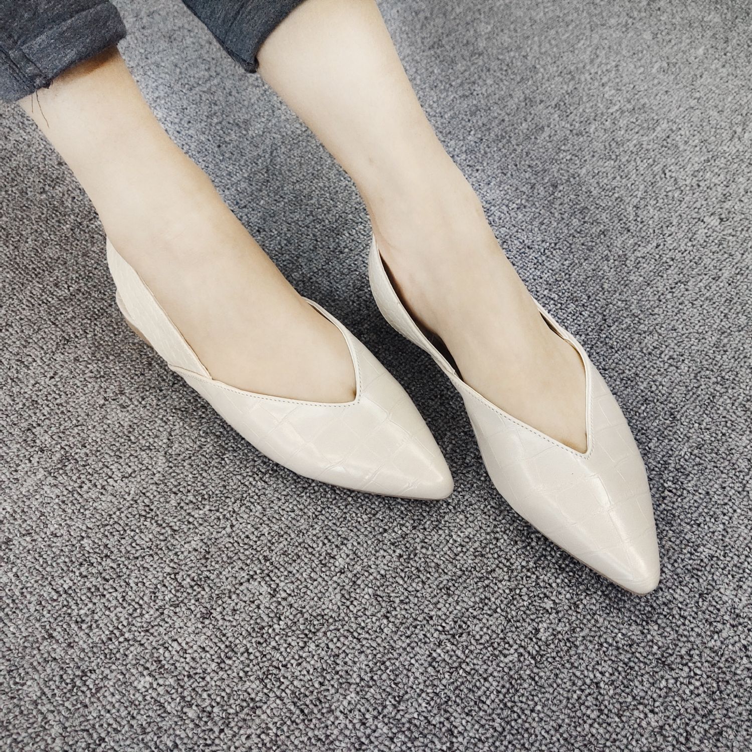 2023 New Style Women's Flat Single Shoes, Fashionable Pointed Crocodile Pattern Sandals, Dubai Edition Banquet And Dance Shoes, Sizes 36-41