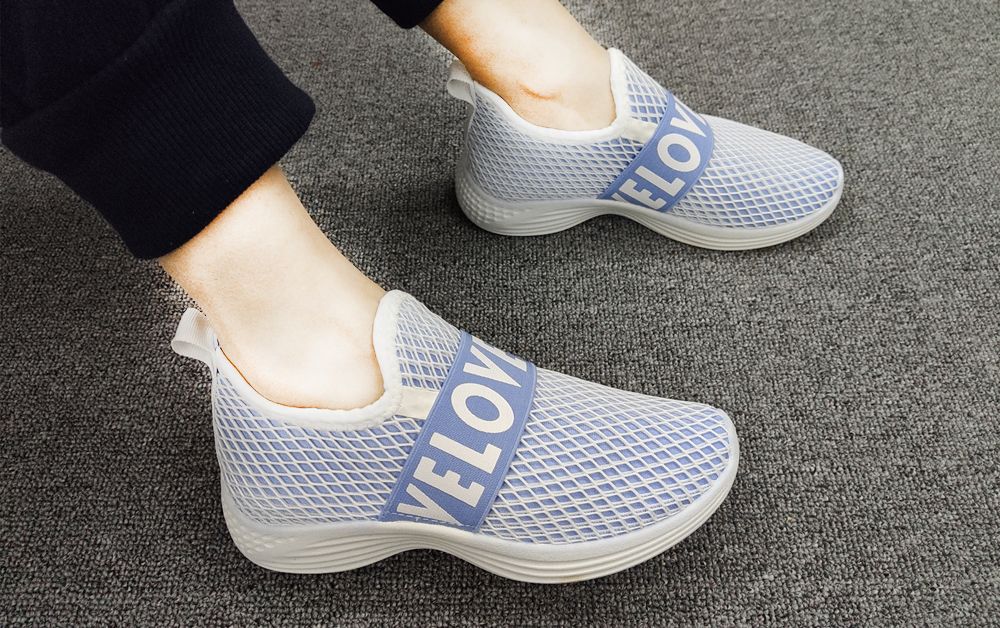 The 2023 New Style Of Women's Casual Shoes, Fashionable Mesh Breathable Sports Shoes, Are In Stock In Sizes 36-41