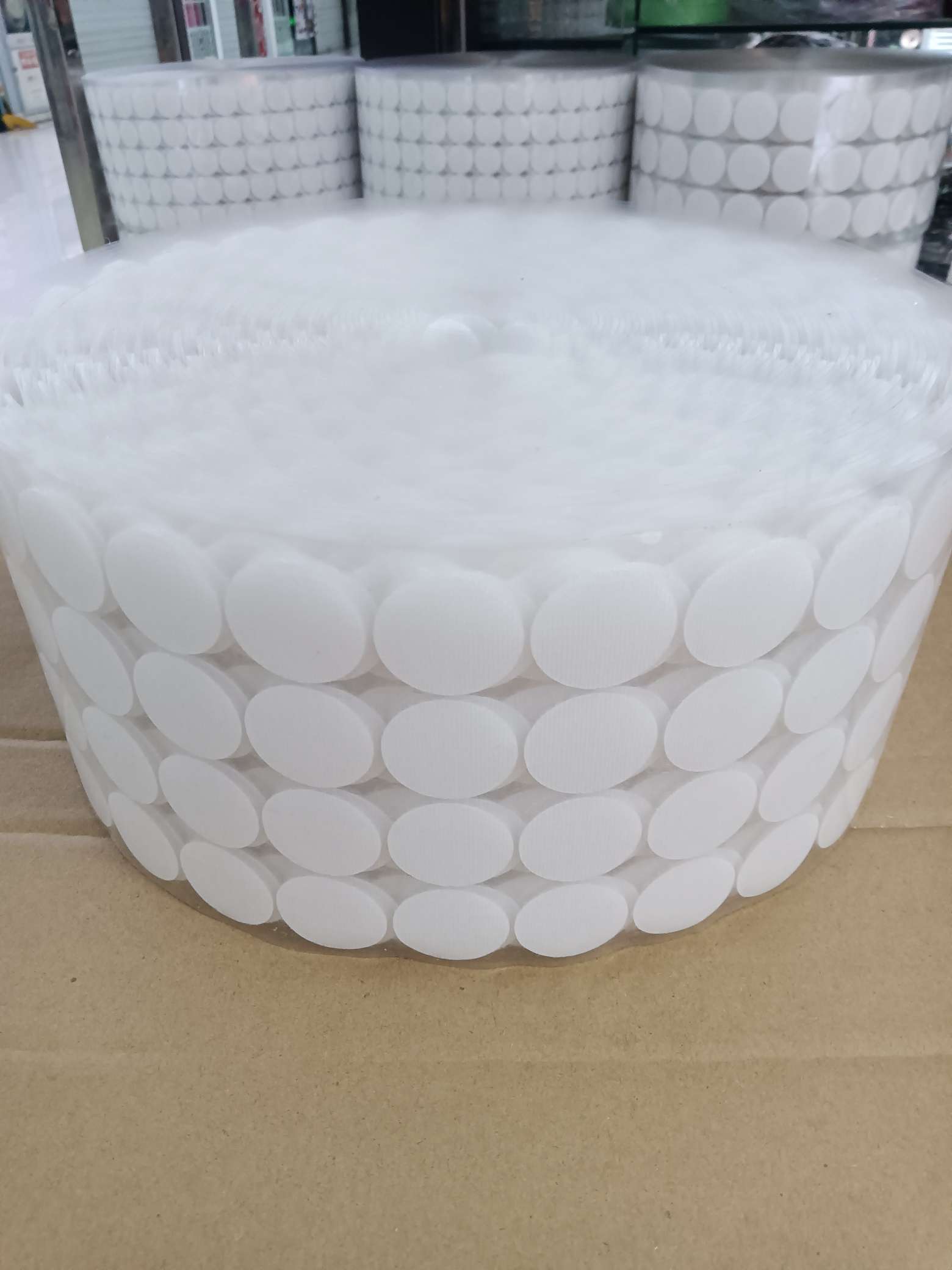 Velcro Adhesive Buckle Back Adhesive Transparent Film Punch Type Round Round Punch Various Shapes Wait For Me Application Scenario