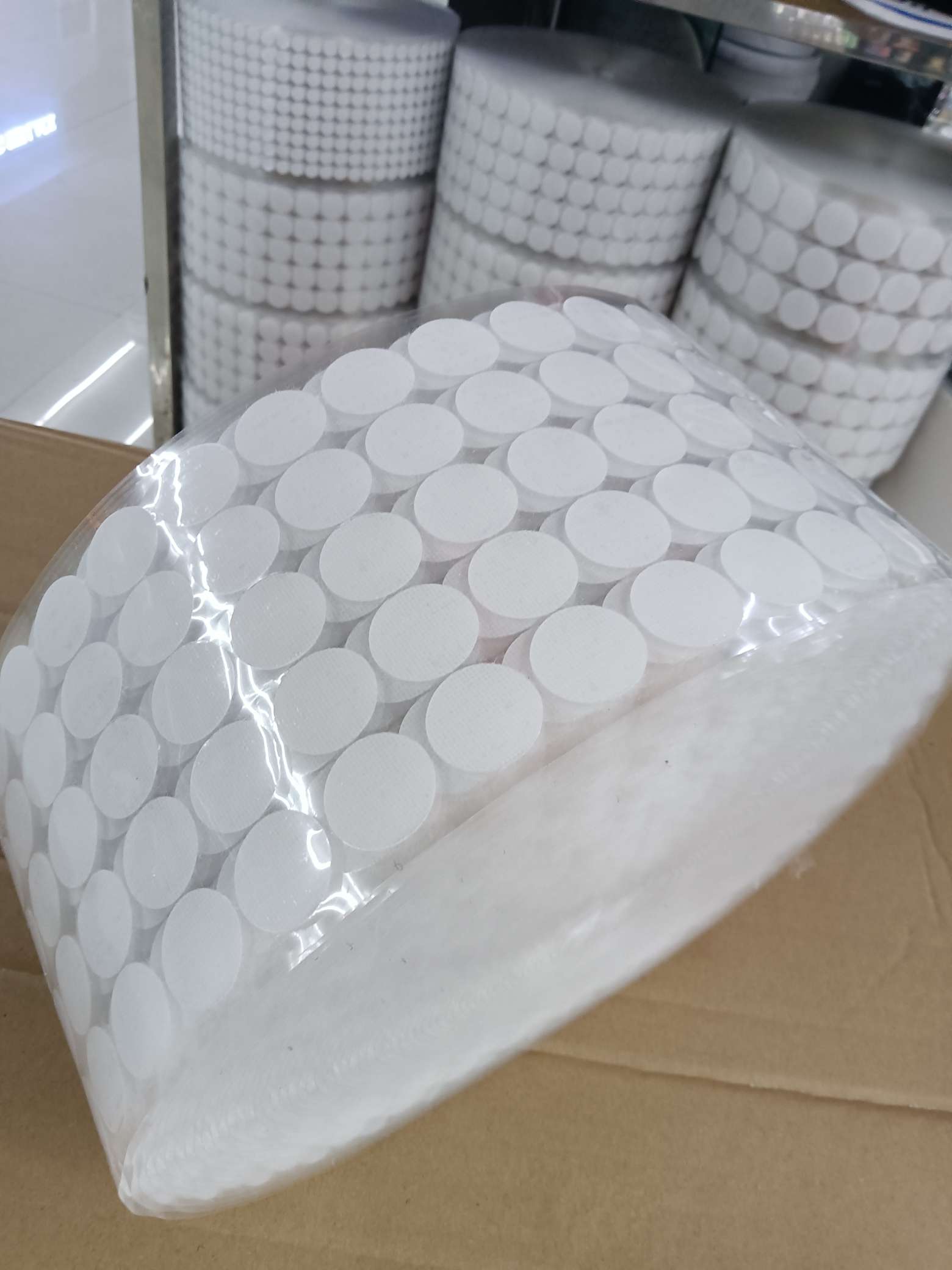 Velcro Adhesive Buckle Back Adhesive Transparent Film Punch Type Round Round Punch Various Shapes Wait For Me Specification drawing