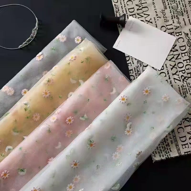 Daisy fairy gauze
Color: White, pink, light gray, apricot
Packing quantity: 120 packs per box
Specification: 1.0 meters *1.6 meters full figure