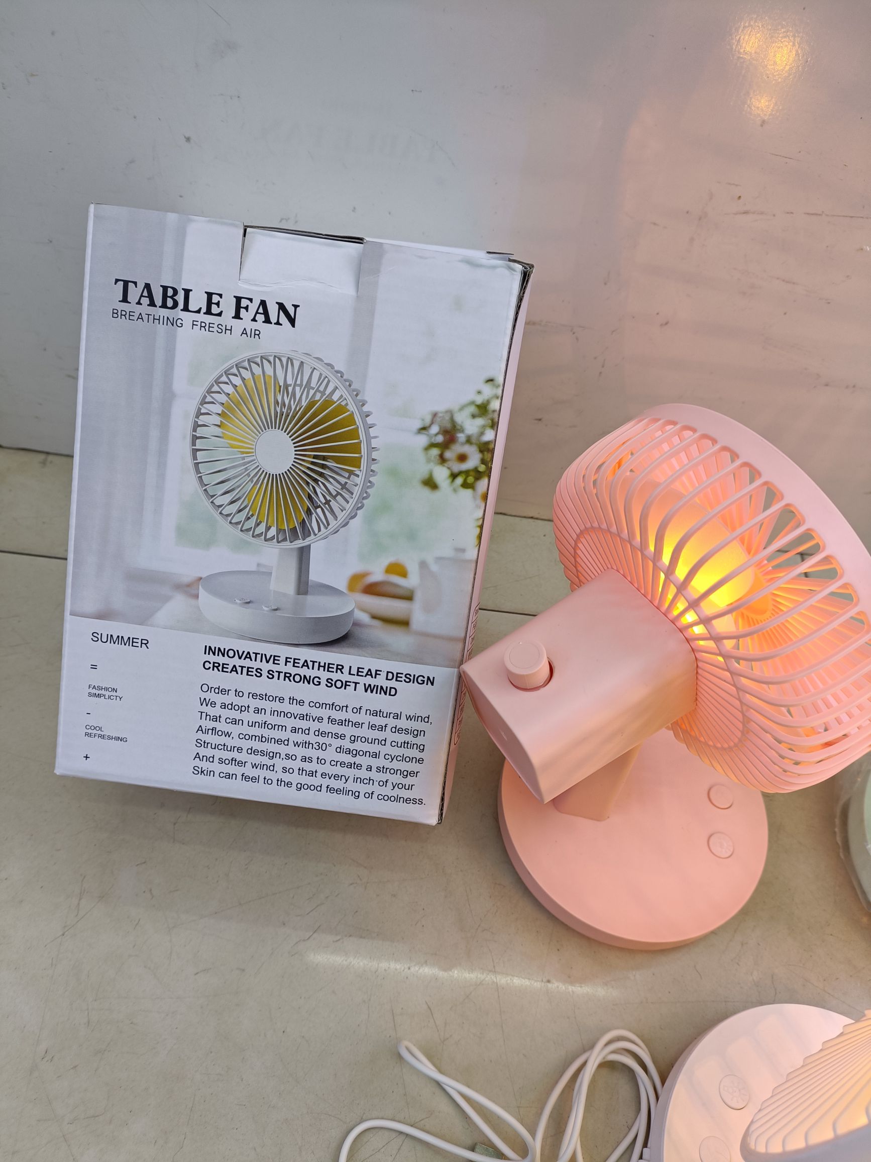 Shaking head with lamp table fan two-speed wind speed adjustment Item Picture