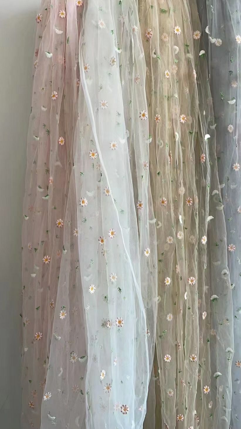 Daisy fairy gauze
Color: White, pink, light gray, apricot
Packing quantity: 120 packs per box
Specification: 1.0 meters *1.6 meters Specification drawing