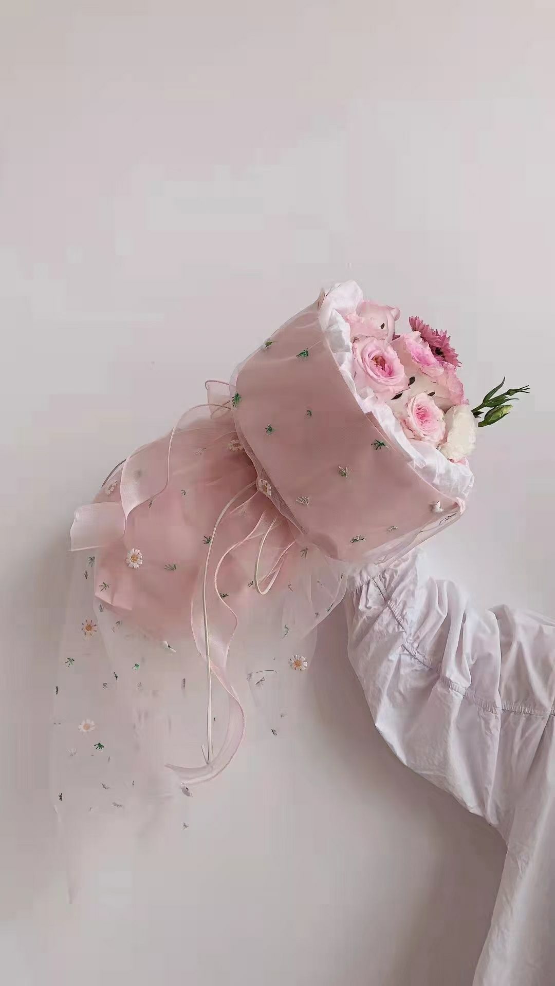 Daisy fairy gauze
Color: White, pink, light gray, apricot
Packing quantity: 120 packs per box
Specification: 1.0 meters *1.6 meters undefined