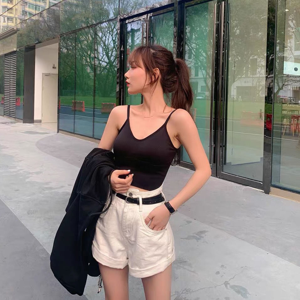 The same U-shaped beautiful top with a halter top and no underwire as the Internet celebrity Kaka, wrapped around a bra, gathered as a base layer sports bra for women Application Scenario