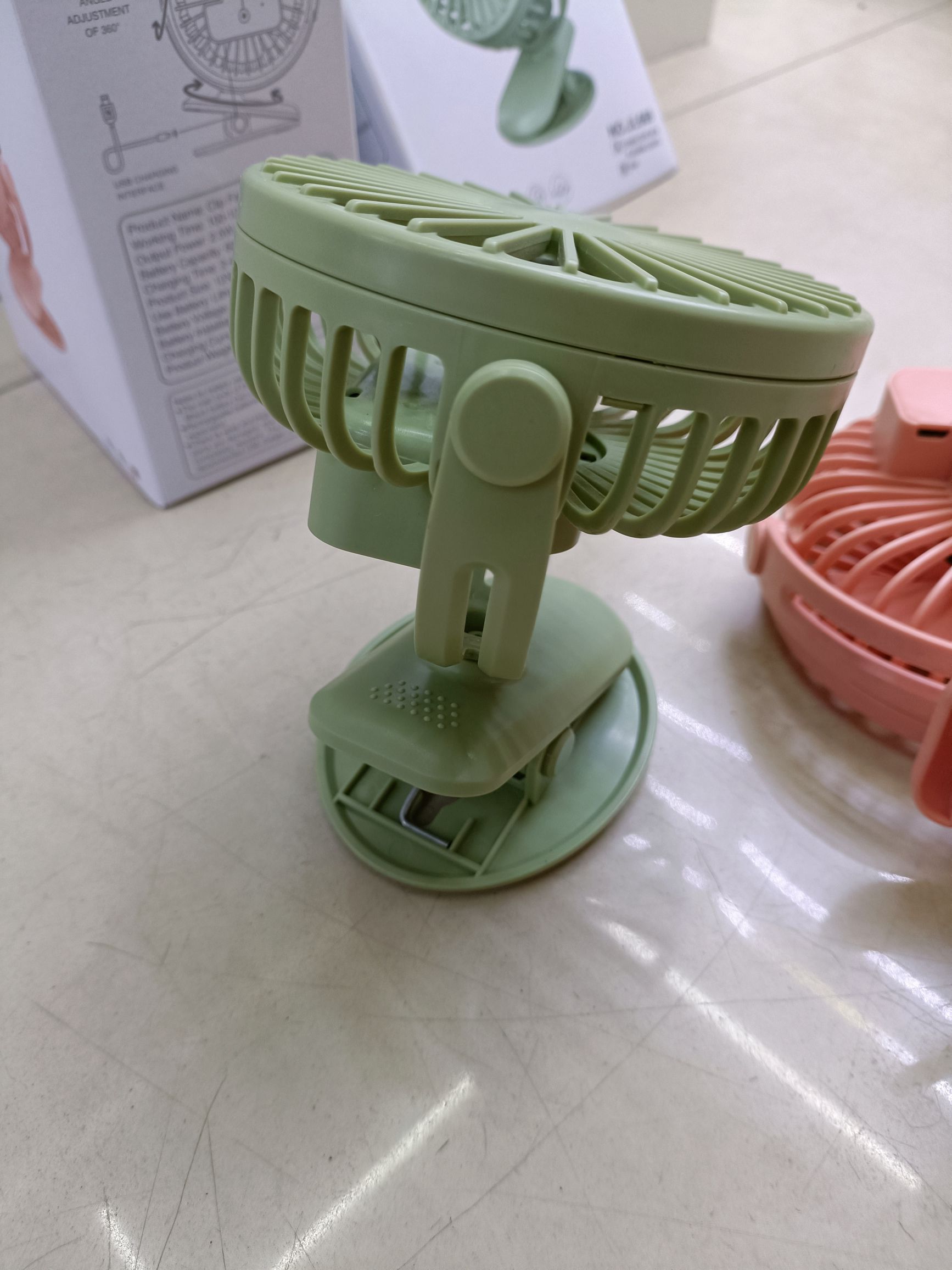 360 rotating fan clip LED light with word flash three speed wind speed adjustment Application Scenario