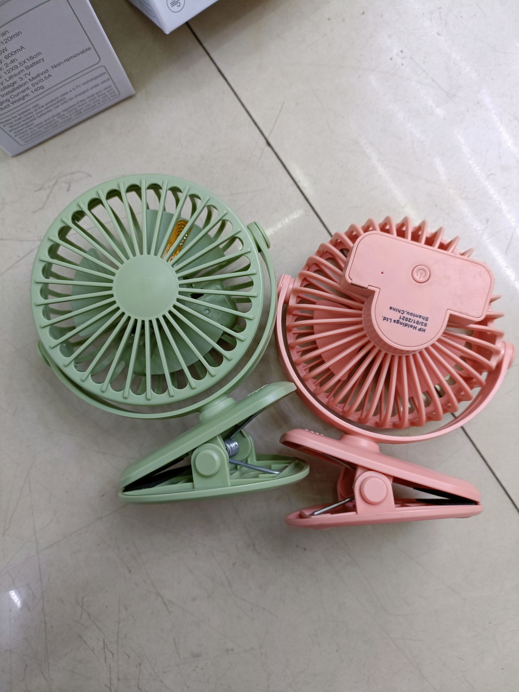 360 rotating fan clip LED light with word flash three speed wind speed adjustment details Picture