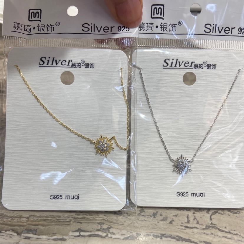 Two-tone gold, white fireworks
