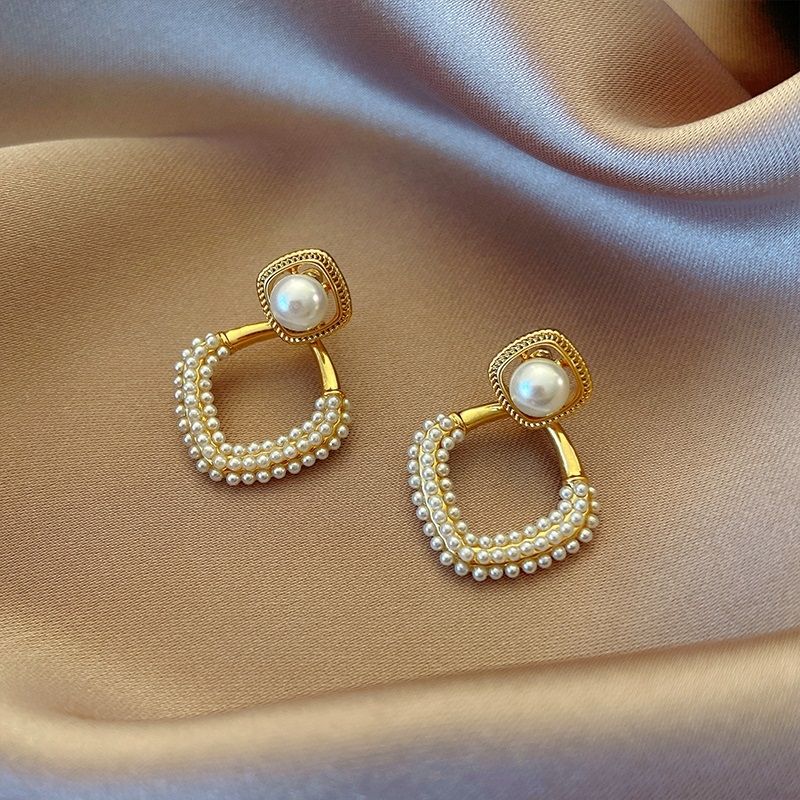 Fancy pearl earrings Pop Earrings Internet Pop earrings do not change color earrings