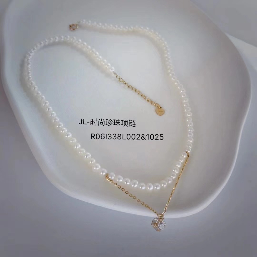 Stainless steel pearl necklace