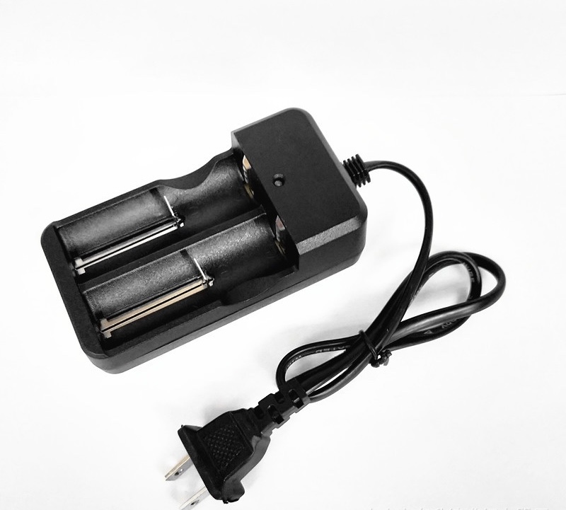 Strong light flashlight with wire Double slot 18650 double seat Charger 18650 Lithium battery 26650 battery charger