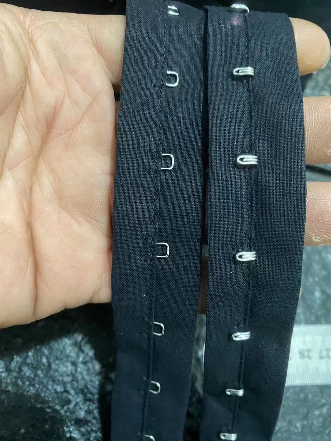 厂家直销两排两扣背扣涤纶宽文胸搭扣内衣文胸配件黑白现货