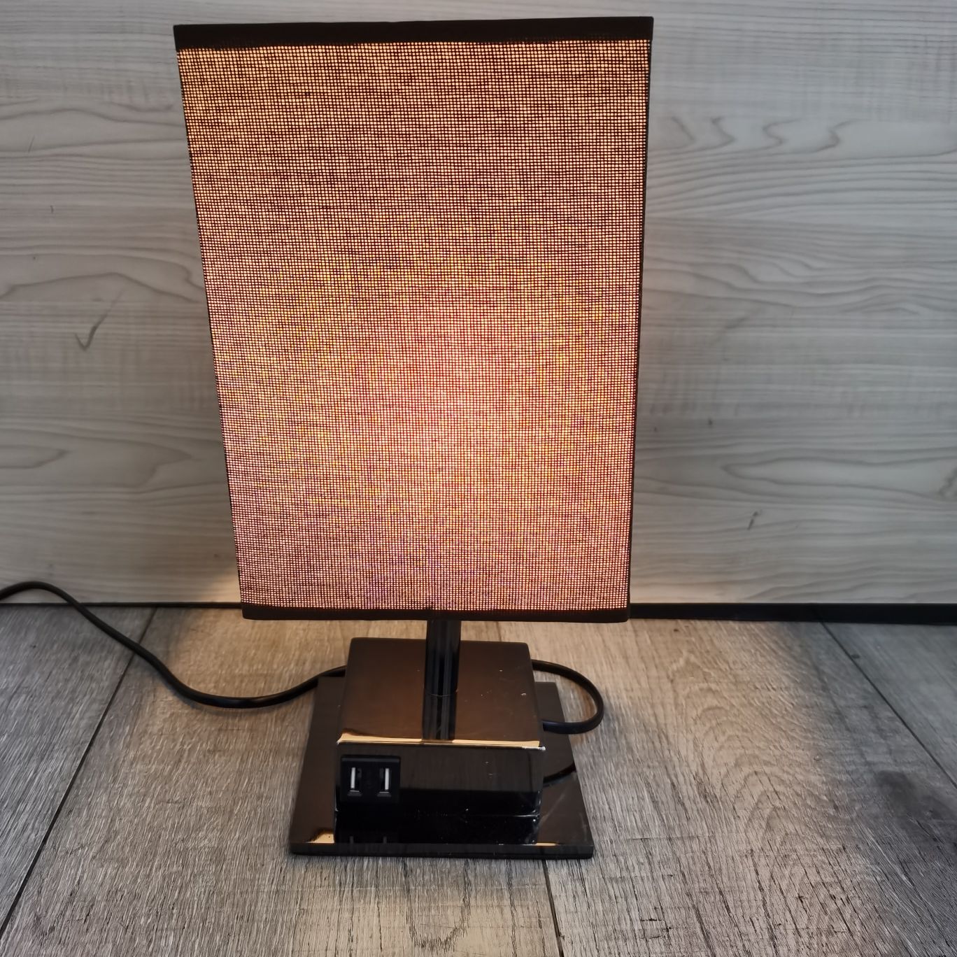 The latest touch screen table lamp, ∪SB socket, novel style and exquisite workmanship